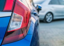 Три жителя Югры заплатят штрафы за флаги запрещенной организации на автомобильных номерах