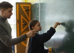 Российским учителям повысили выплаты за классное руководство