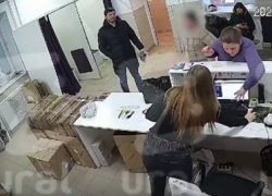 Жительница Югры захватила пункт выдачи "Вайлдберриз", требуя вернуть ей 75 тысяч рублей
