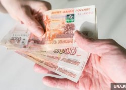 Жительница ХМАО отсудила у бизнесмена четверть млн рублей за неубранное крыльцо